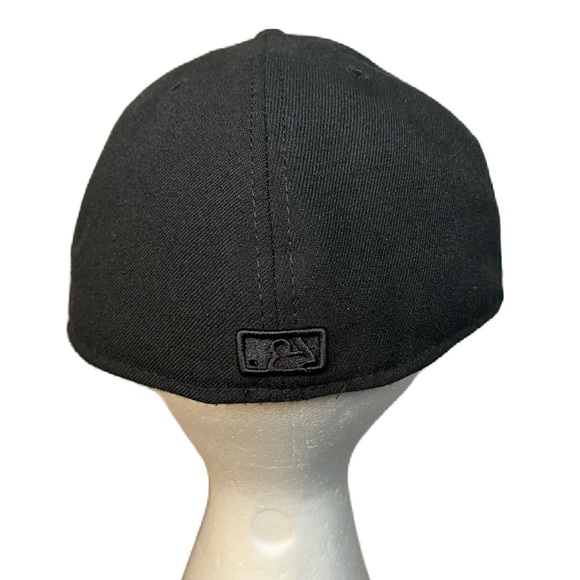 Toronto Blue Jays Blackout 59Fifty Fitted hat, baseball cap - Picture 4 of 7